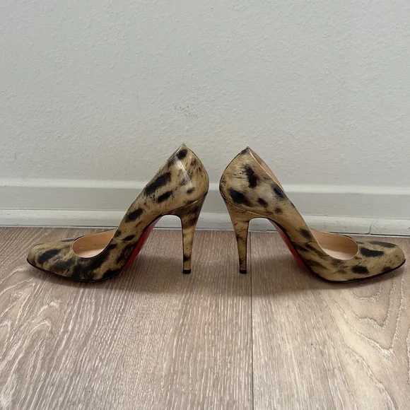 Christian Louboutin leopard patent pump heel 37.5 wsignature Christian Louboutin - Picture 4 of 7